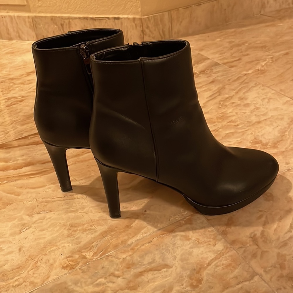 new condition Nine West booties